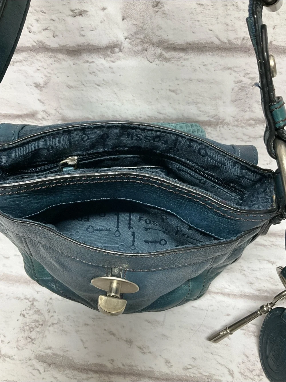 Fossil compact leather